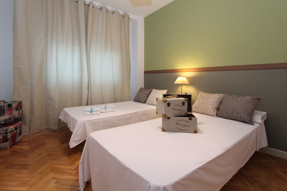 Apartamentos Goyescas Deco Madrid Exterior photo